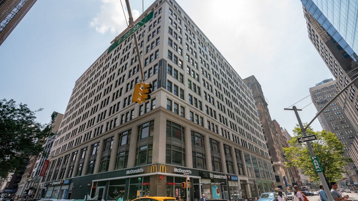book conference room - 401 Park Avenue South in New York