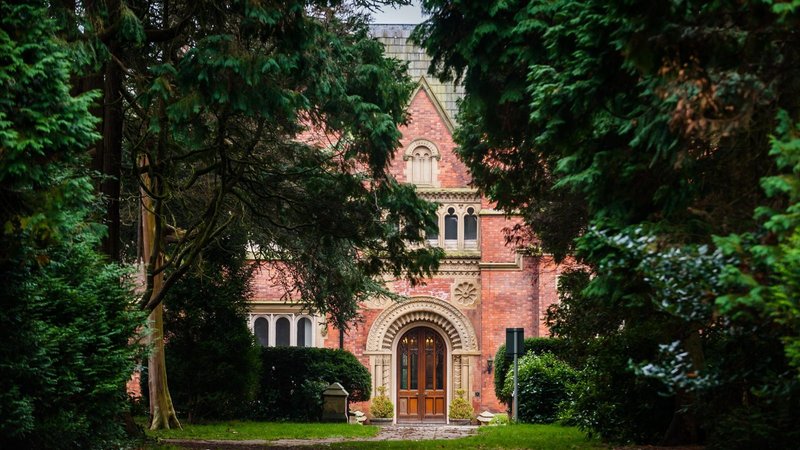 private office for a mid-size team at Abney Hall, Cheadle, Greater Manchester