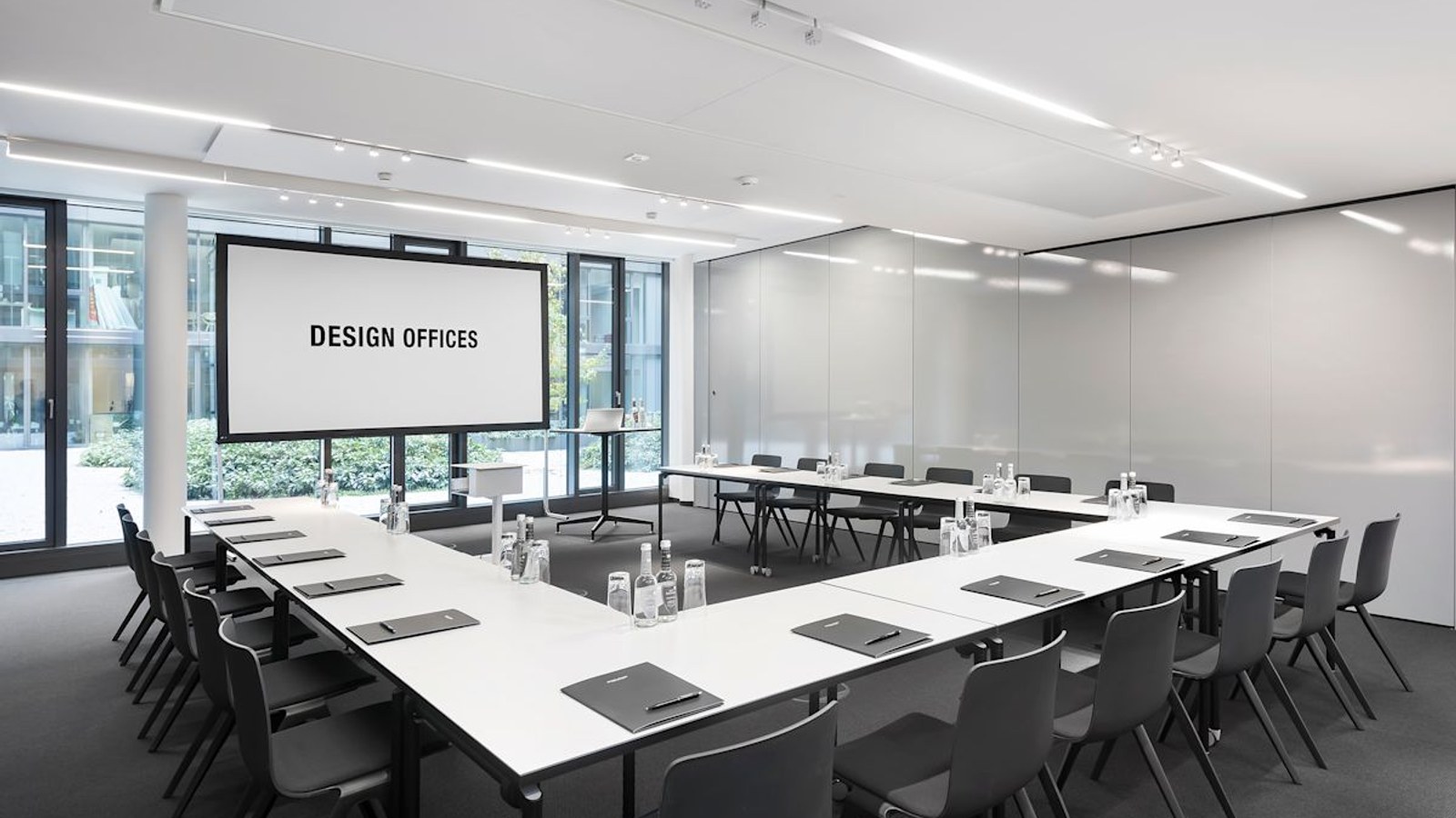 Büro für 7-10 Personen Stuttgart – Konferenzraum bei Design Offices Mitte