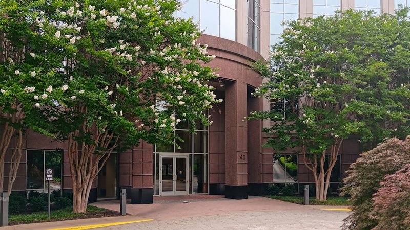 1-2 person office space Nashville &mdash; Entrance at 40 Burton Hills Boulevard