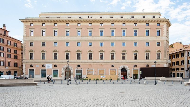 business center roma piazza san silvestro