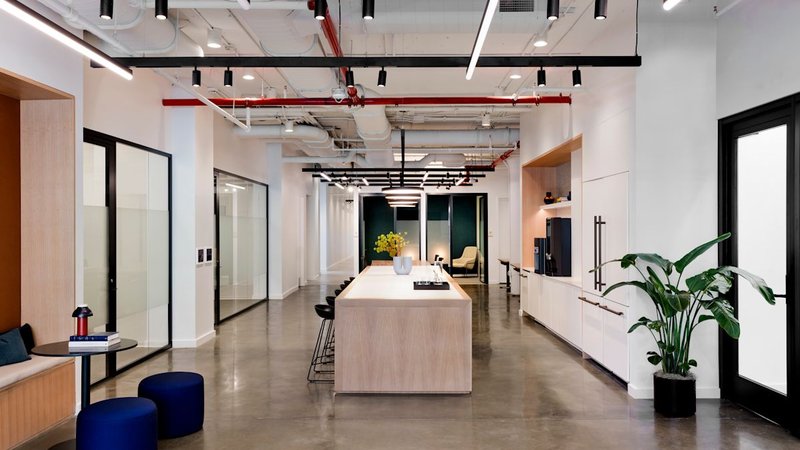coworking space long island city - Spaces Gaseteria Works day desk