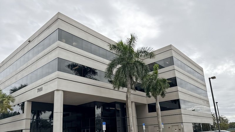 Leroy Collins Building hot desk in Miami Lakes near Miramar
