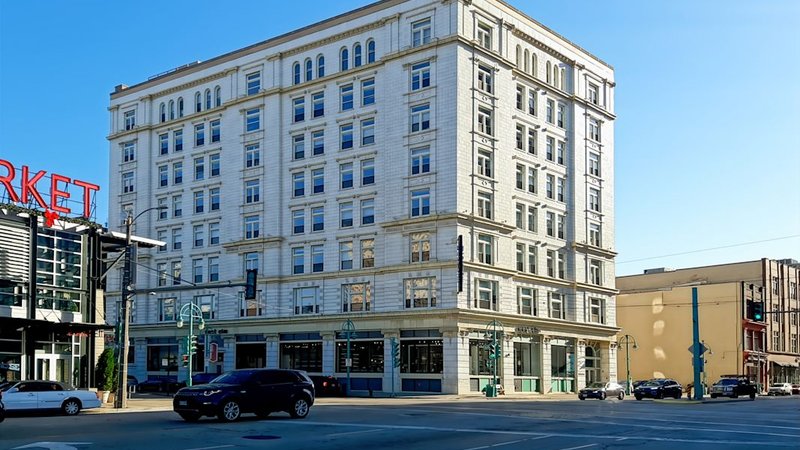 day office Milwaukee - Mayer Building