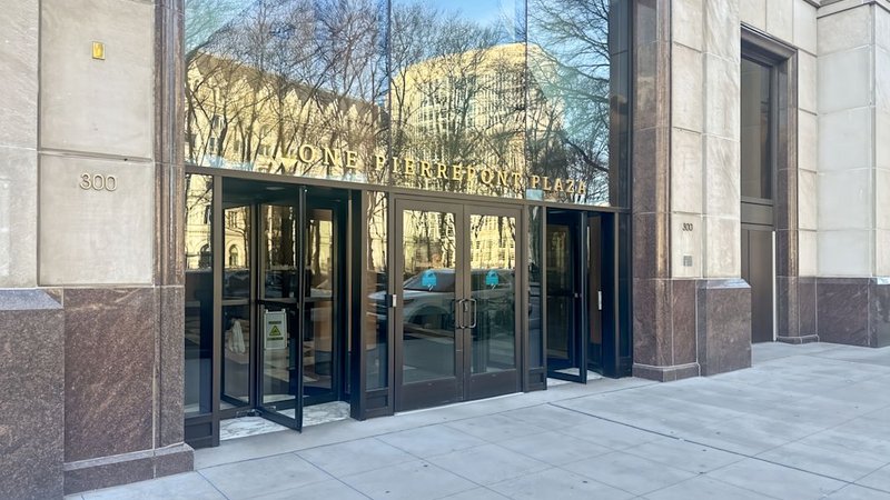 day office rental new york - One Pierrepont Plaza in Brooklyn Heights
