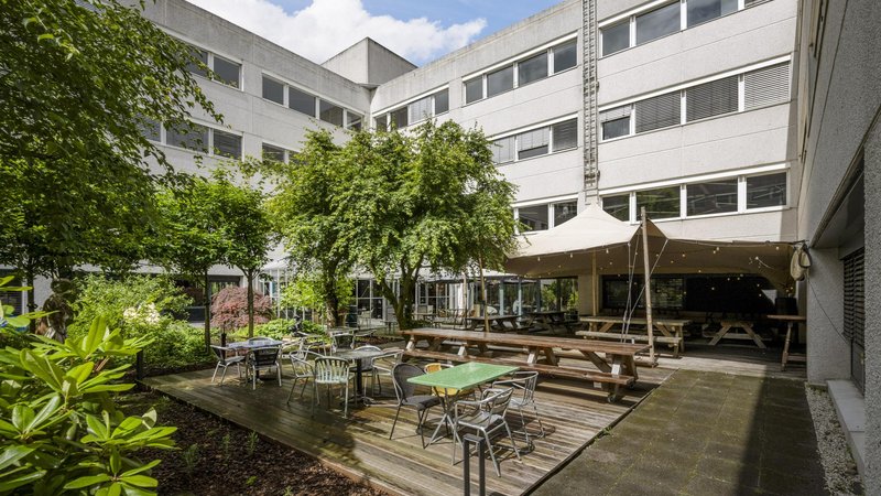 kantoorruimte huren diemen - Diemermere 1, binnentuin met terras