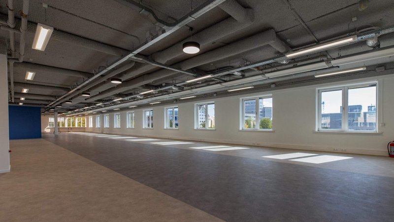 Wisselwerking 22 in Diemen, gerenoveerde kantoorvloer met veel daglicht