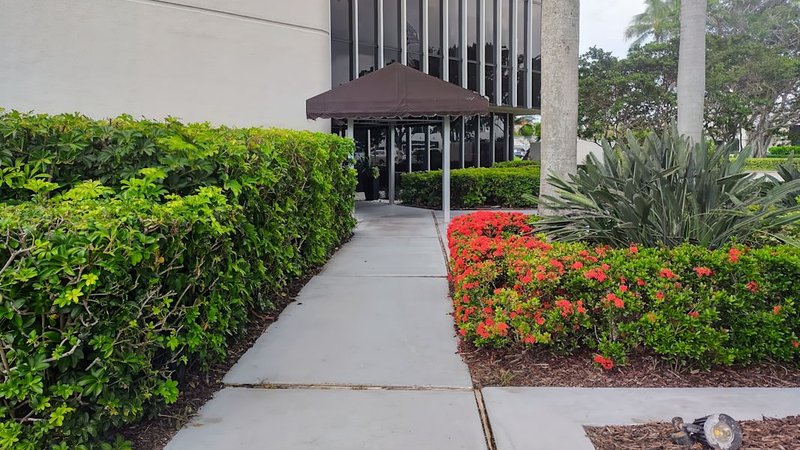 office space naples fl - 3003 Tamiami Trl N private office