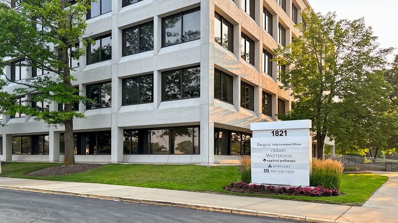 Gateway Executive Park private office in Schaumburg, Illinois