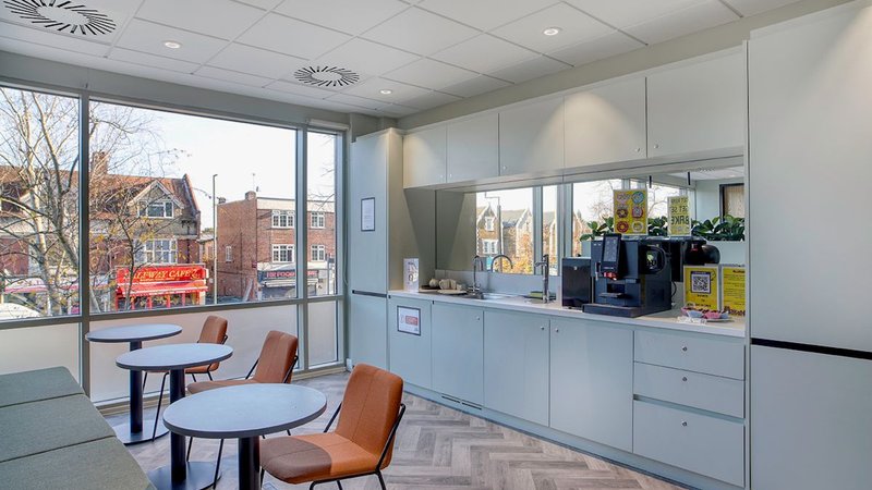 office space Walton-on-Thames, Ashley Park House breakout area