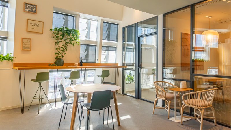 Servicios de oficina virtual en un espacio LOOM en Barcelona