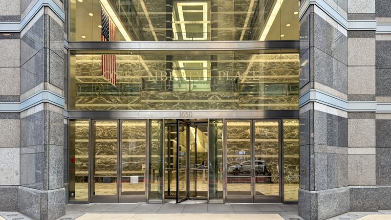 how much does a private office cost in philadelphia - One Liberty Place in Center City, Philadelphia