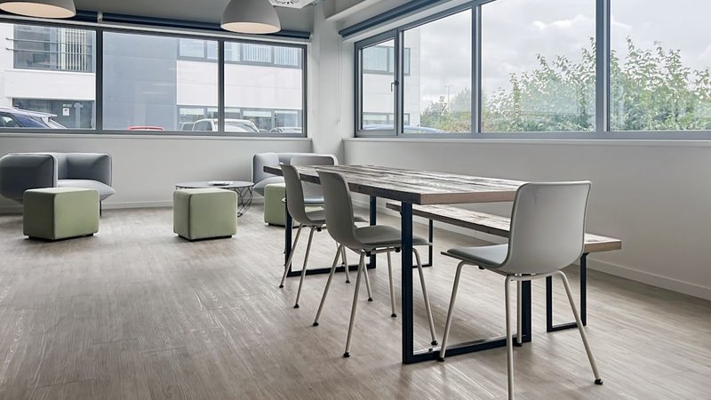 Salle de réunion au Louvain-La-Neuve, Axis Parc par Regus, Mont-Saint-Guibert