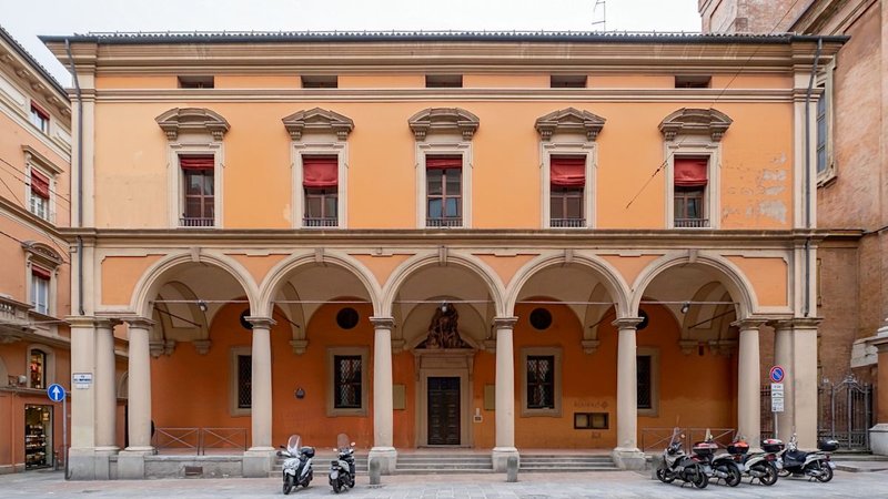 quanto costa un ufficio privato a Bologna - Via del Monte 1